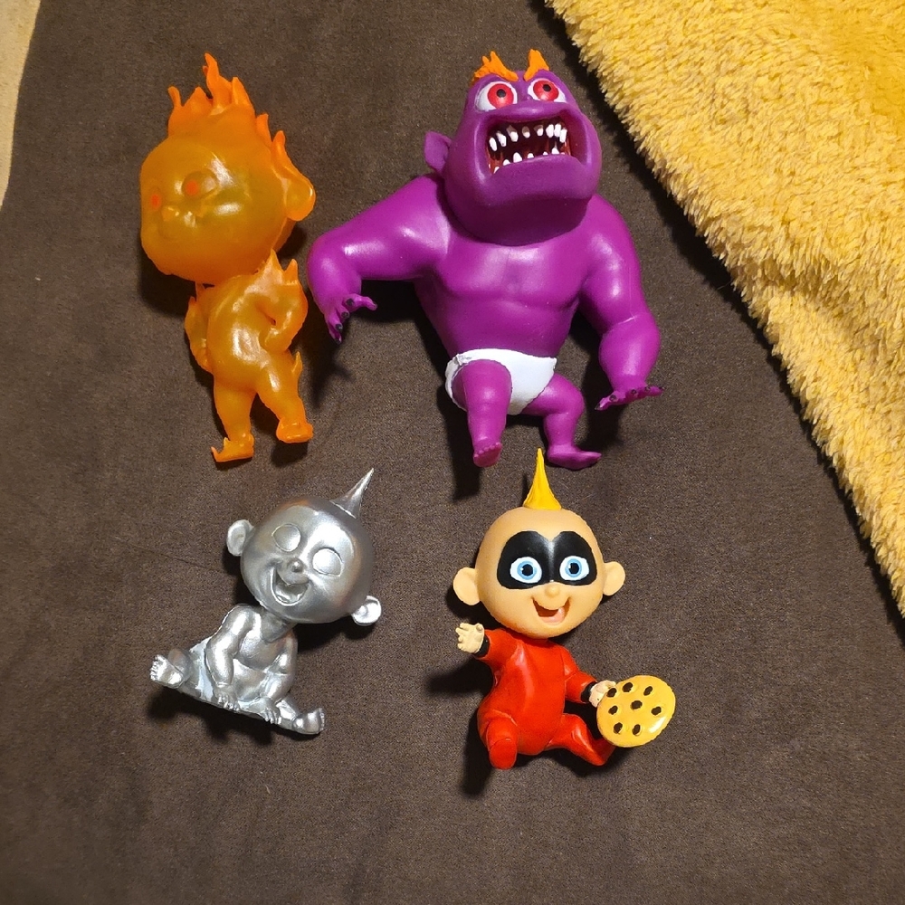 Incredible Heroes Action Figure Set - Purple, Orange, Silver, Red
